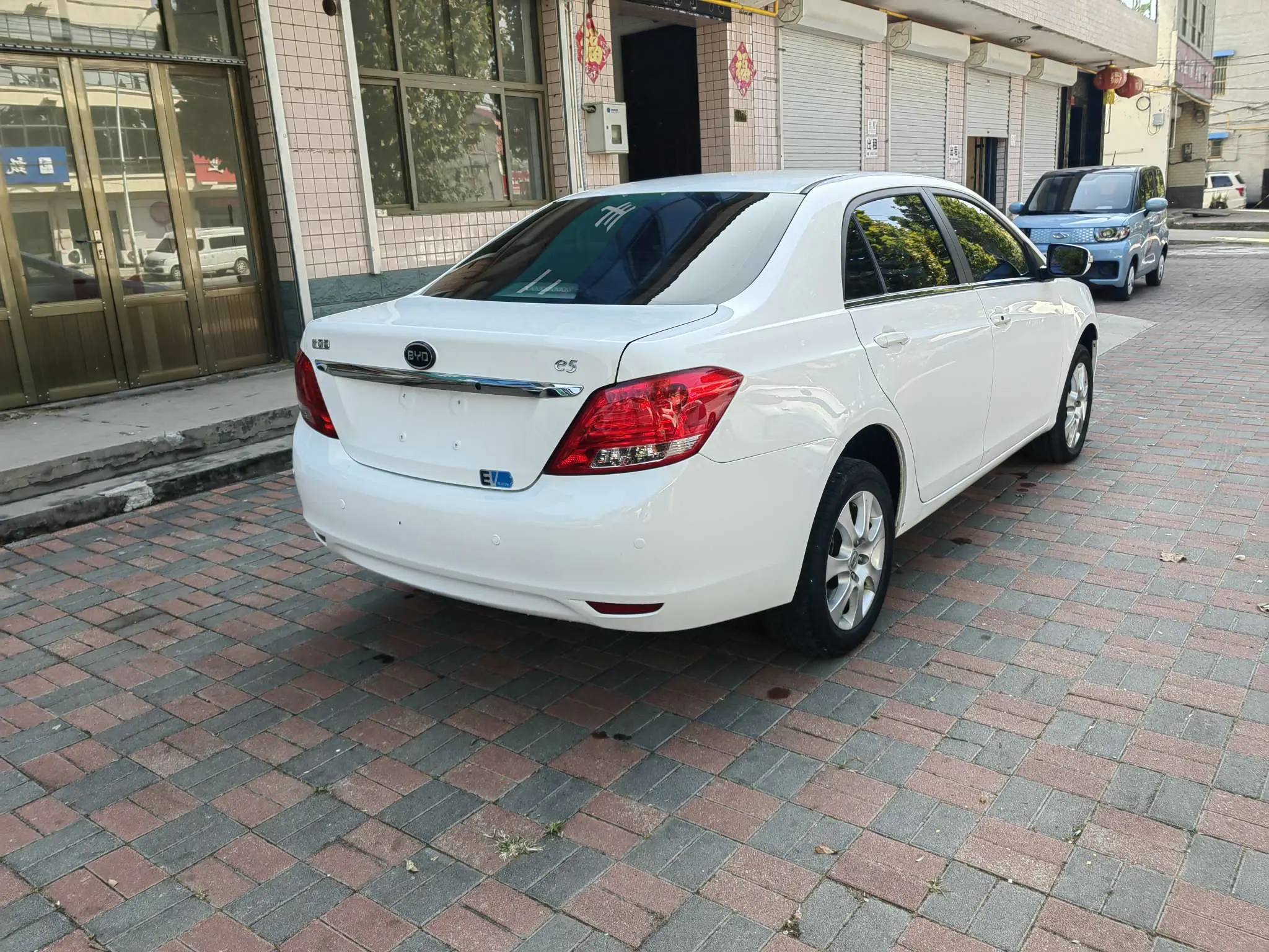 BYD e5