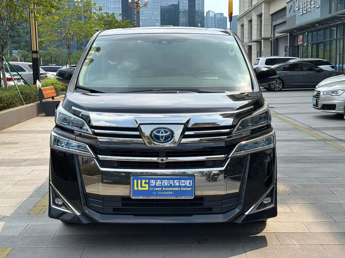 Toyota Crown Wellfire (Wilfa)  из Китая