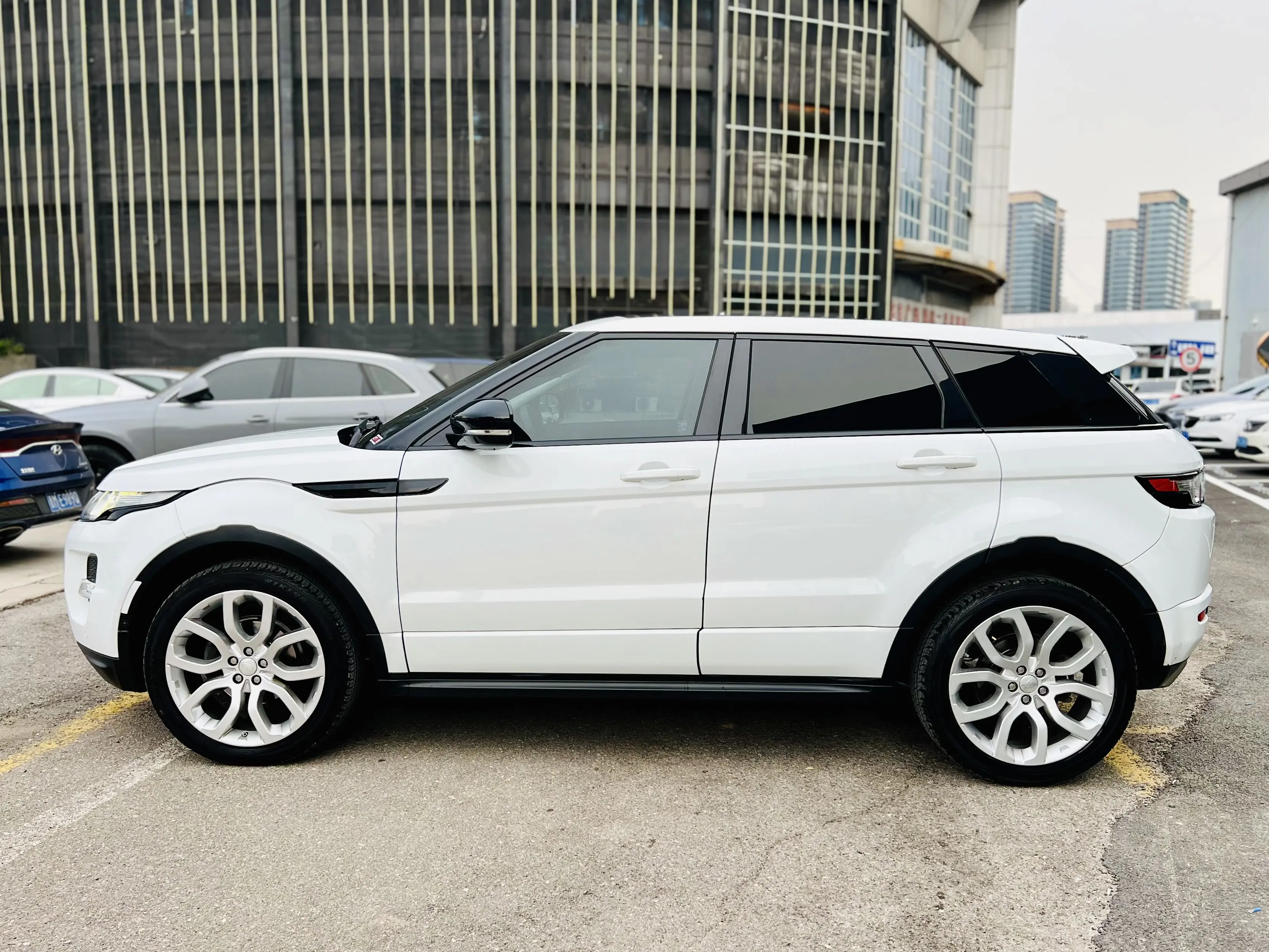 Land Rover Range Rover Evoque (imported)