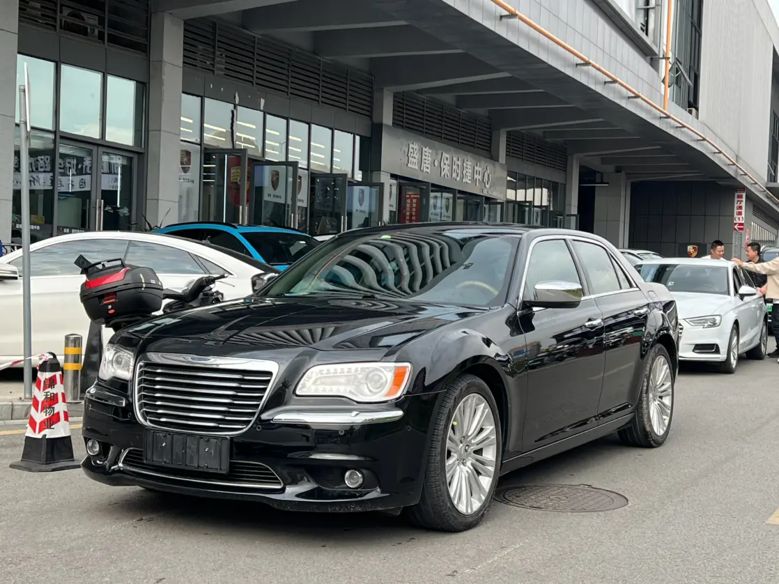 Chrysler 300C (imported)