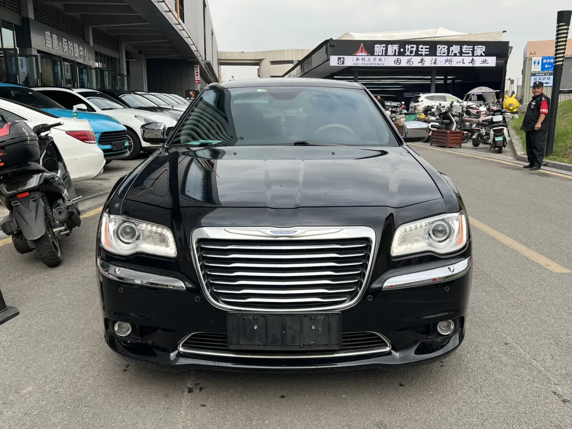 Chrysler 300C (imported)