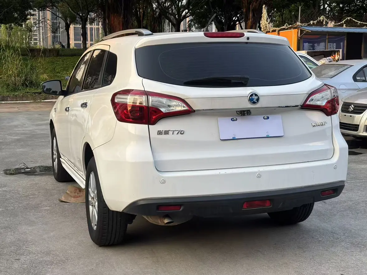 Kai Chen Venucia T70