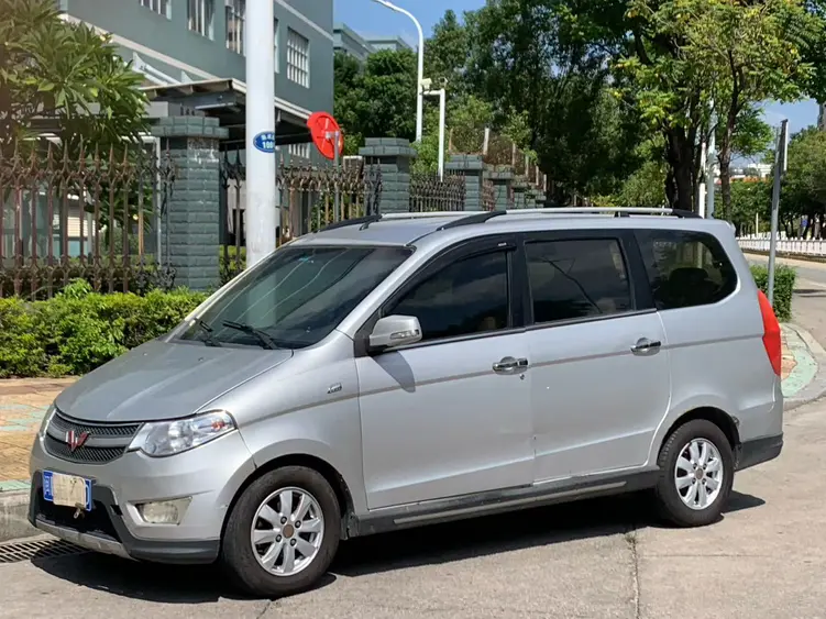 Wuling Hongguang  из Китая