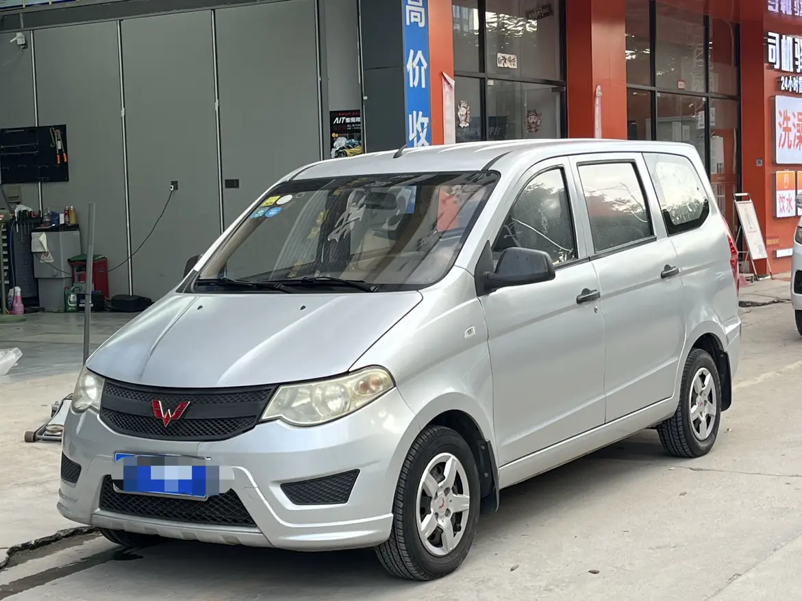 Wuling Hongguang  из Китая