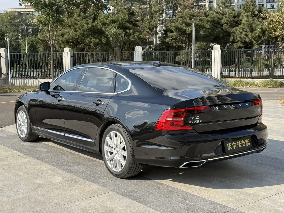Volvo S90