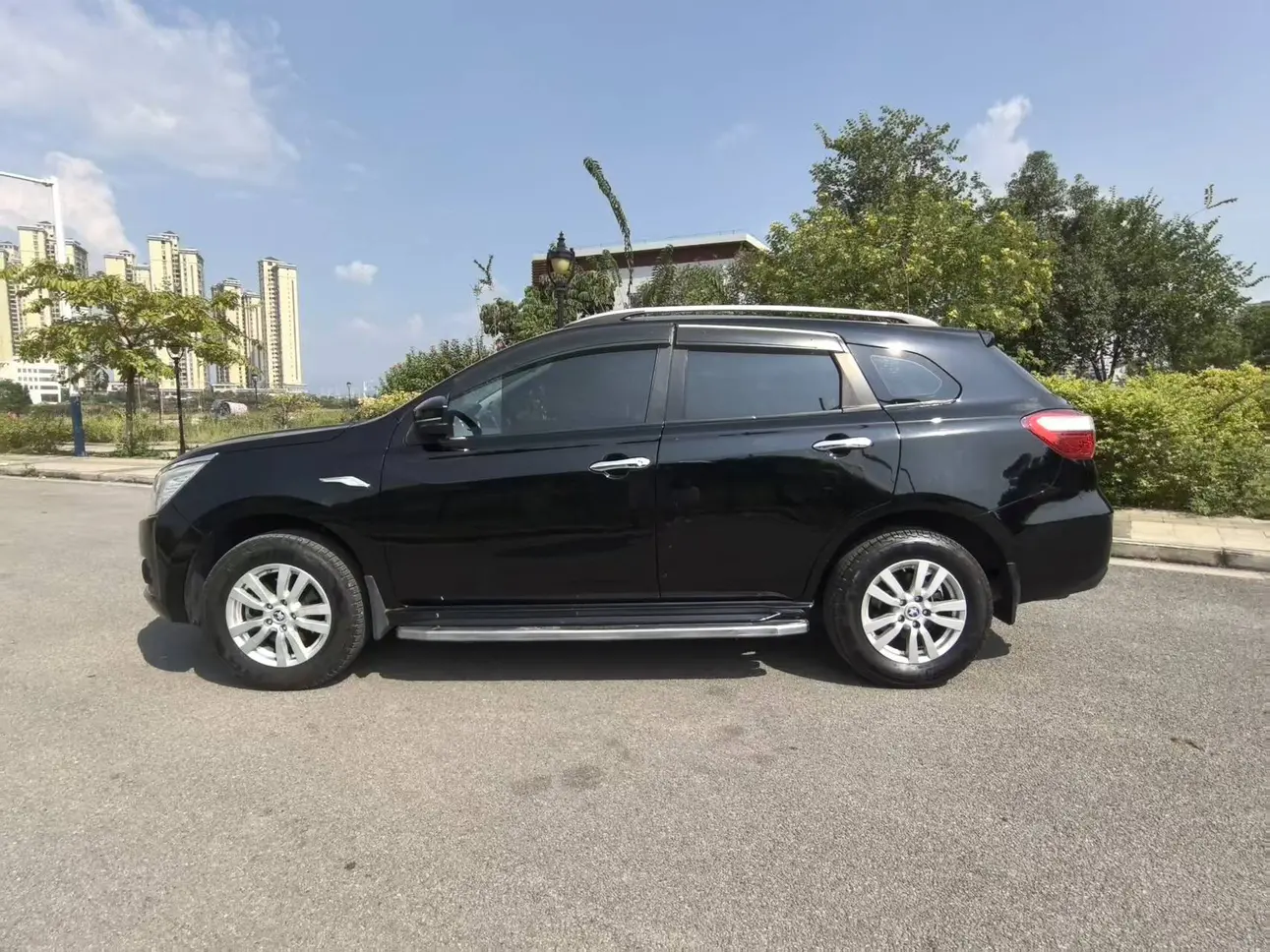 Kai Chen Venucia T70