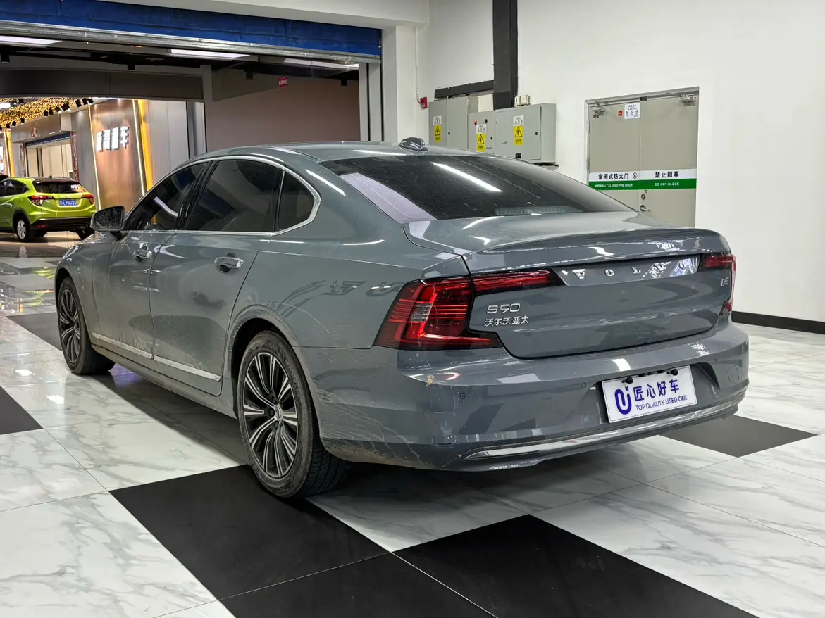 Volvo S90