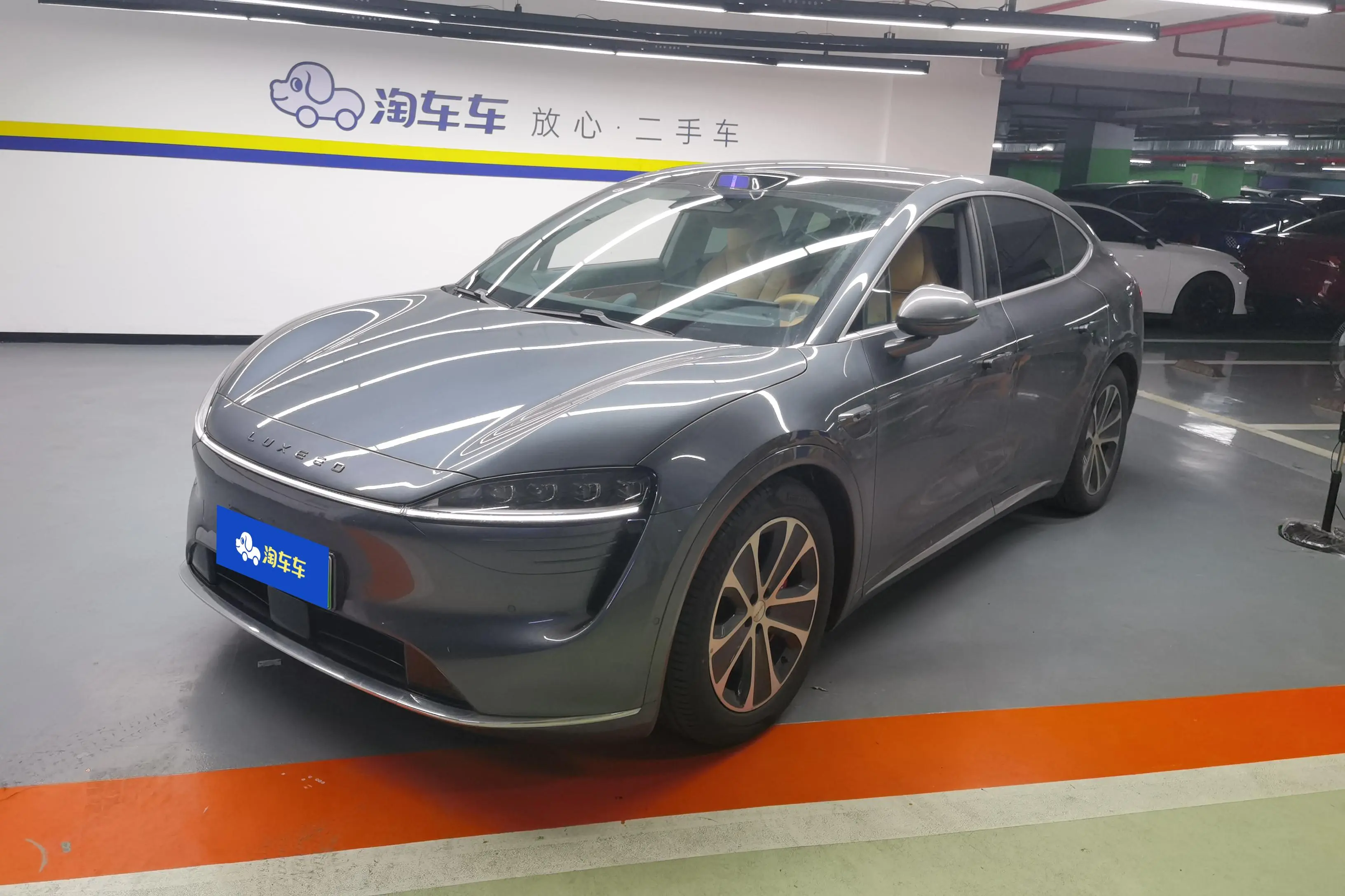 Luxeed Zhijie R7
