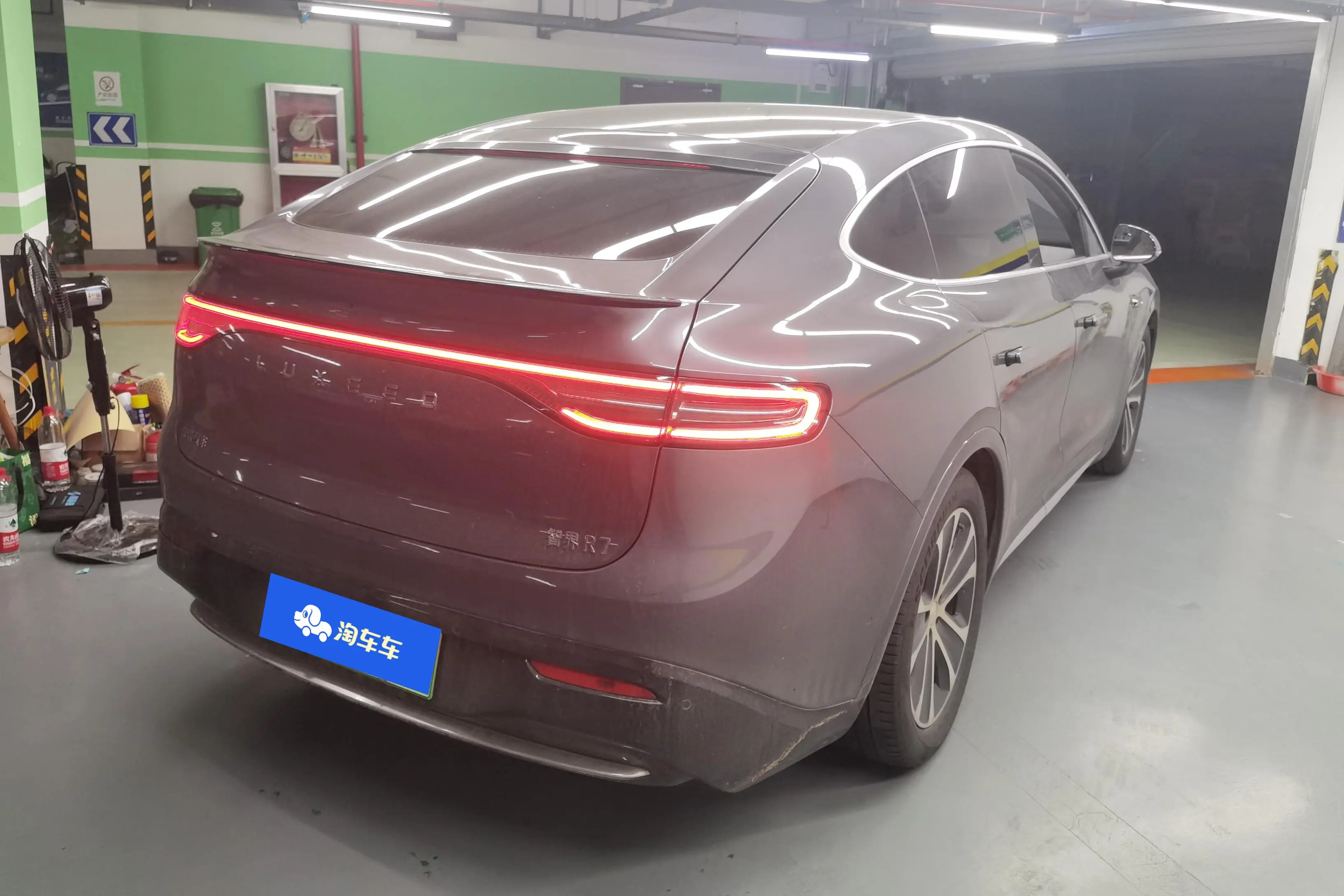 Luxeed Zhijie R7