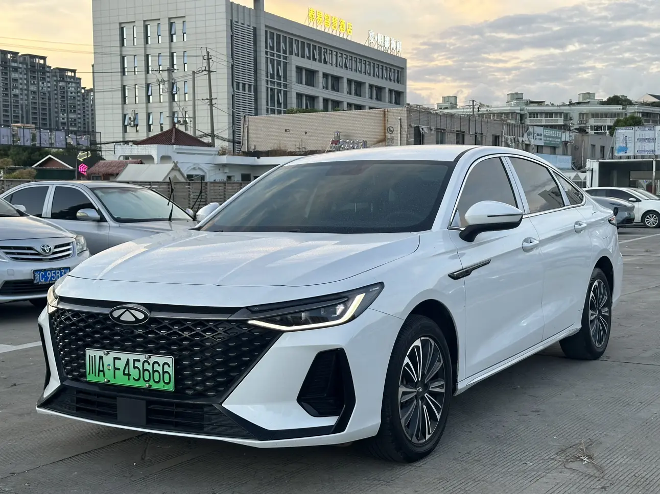 Chery Fengyun A8  из Китая
