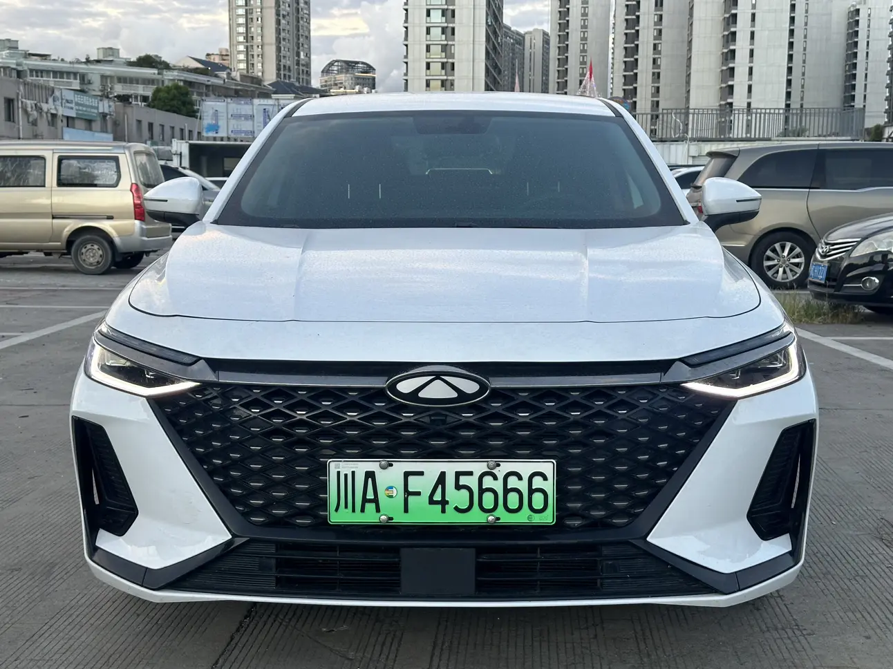 Chery Fengyun A8  из Китая
