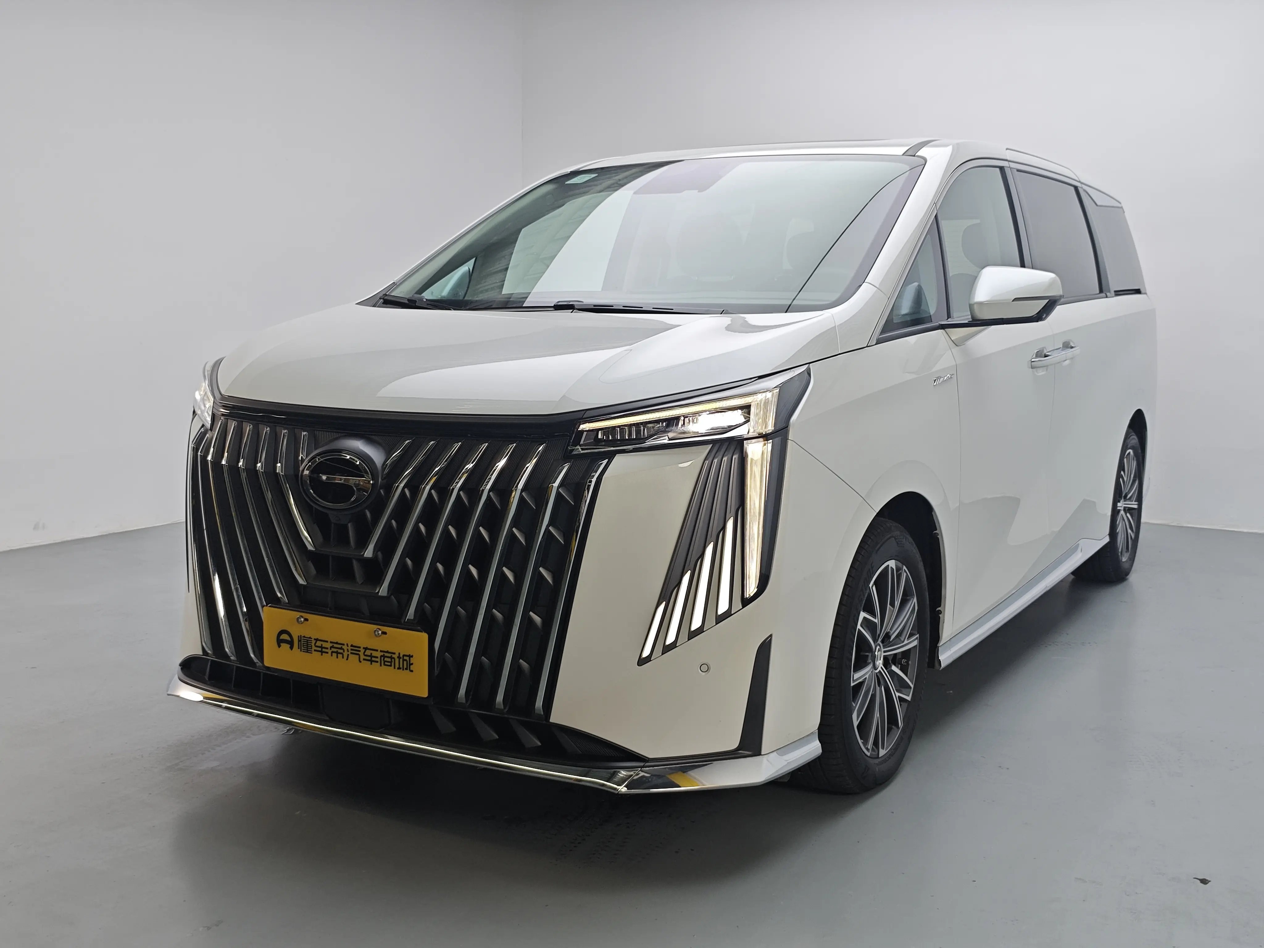 GAC Trumpchi M8  из Китая