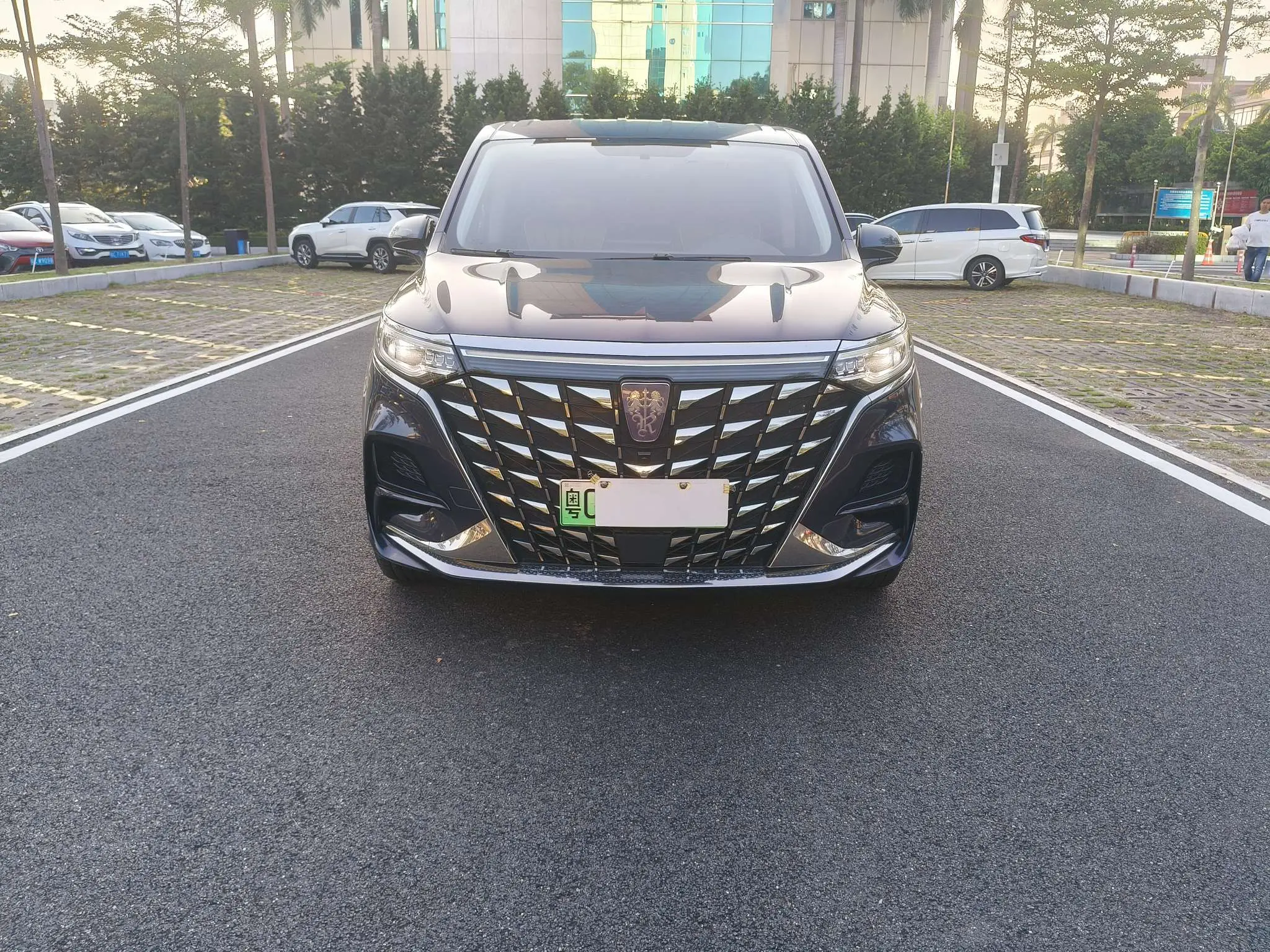 Roewe iMAX8 EV  из Китая