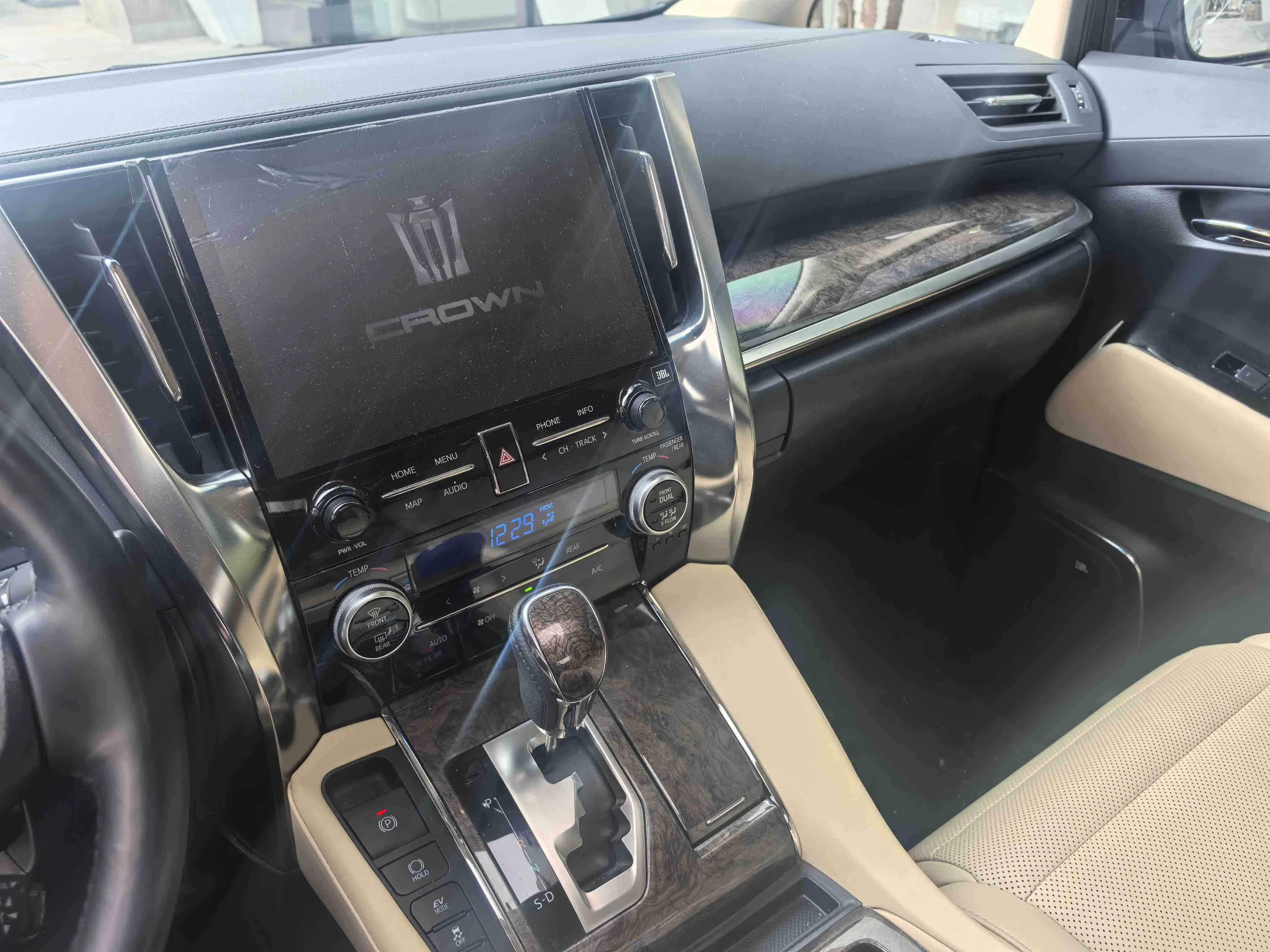 Toyota Crown Wellfire