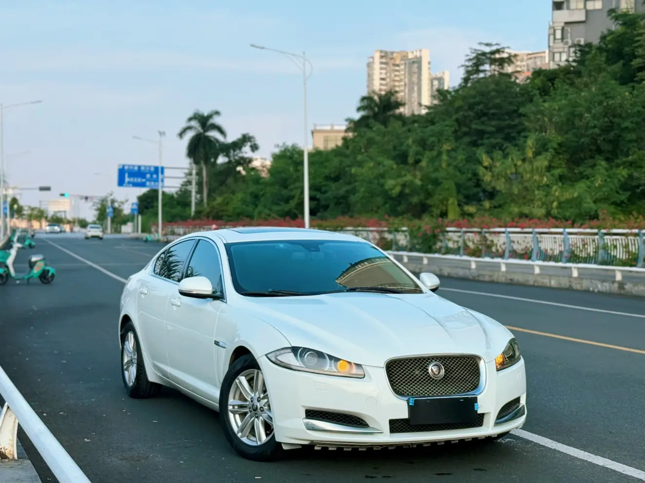 Jaguar XF