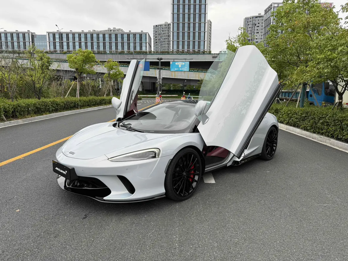 McLaren GT