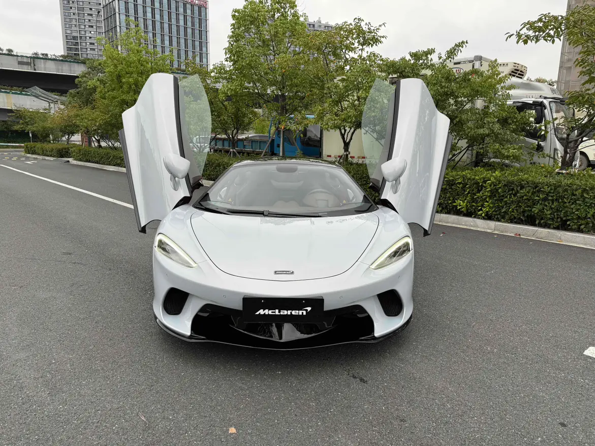 McLaren GT