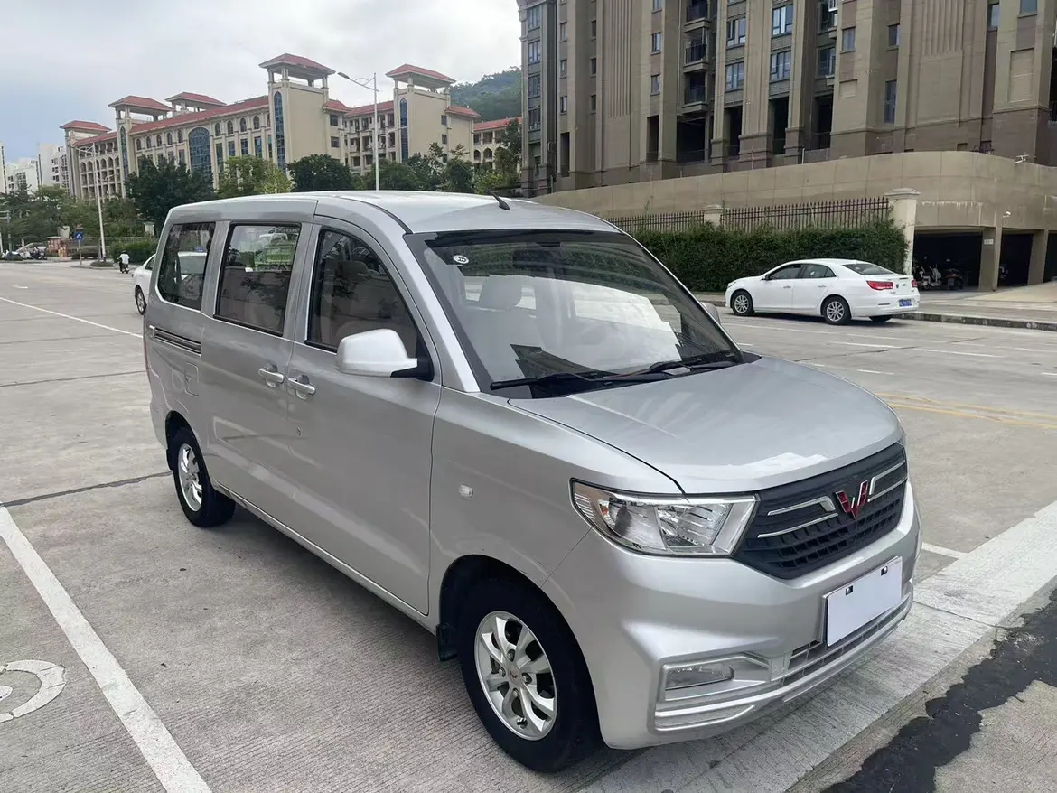 Wuling Hongguang V