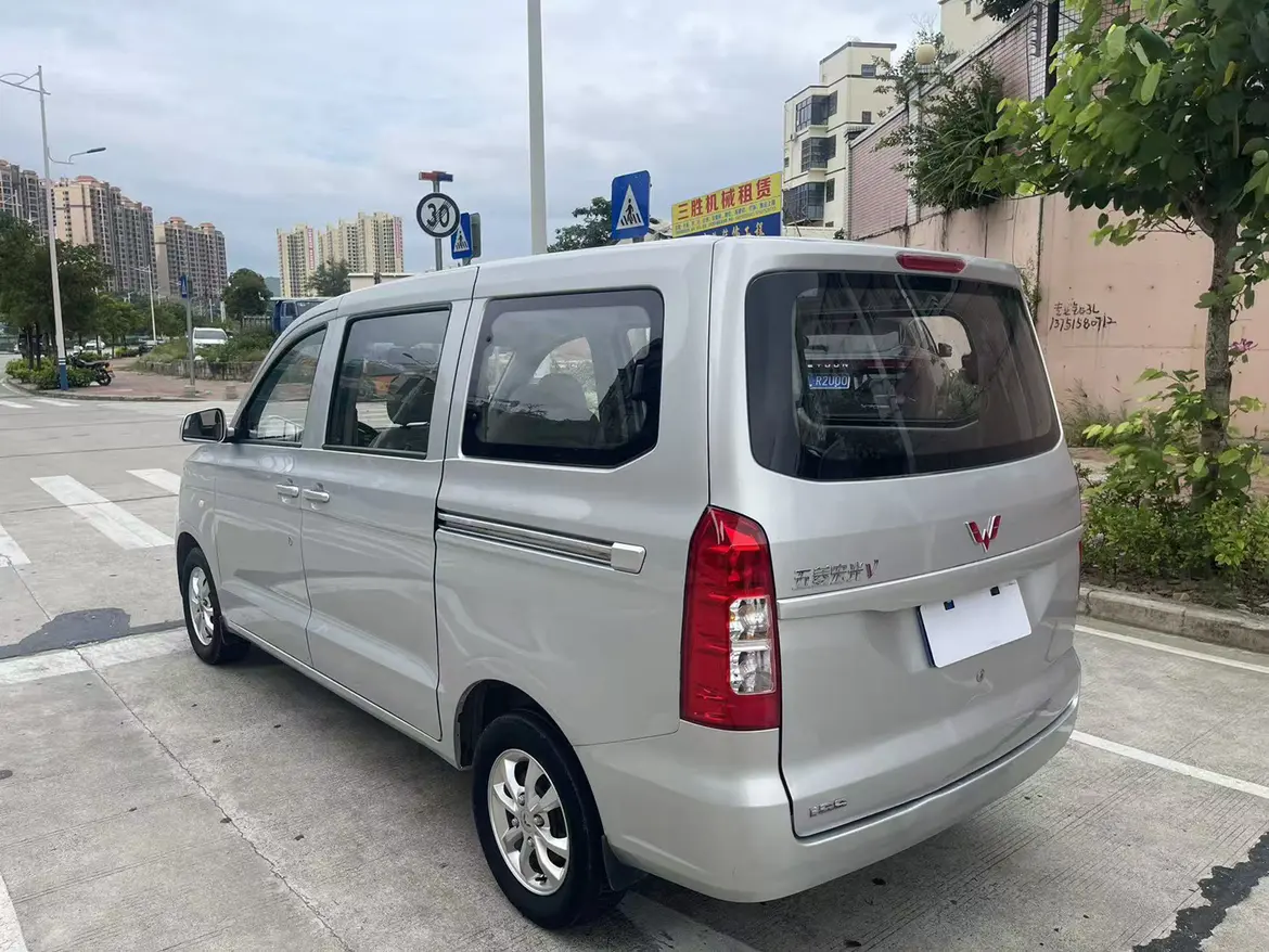 Wuling Hongguang V
