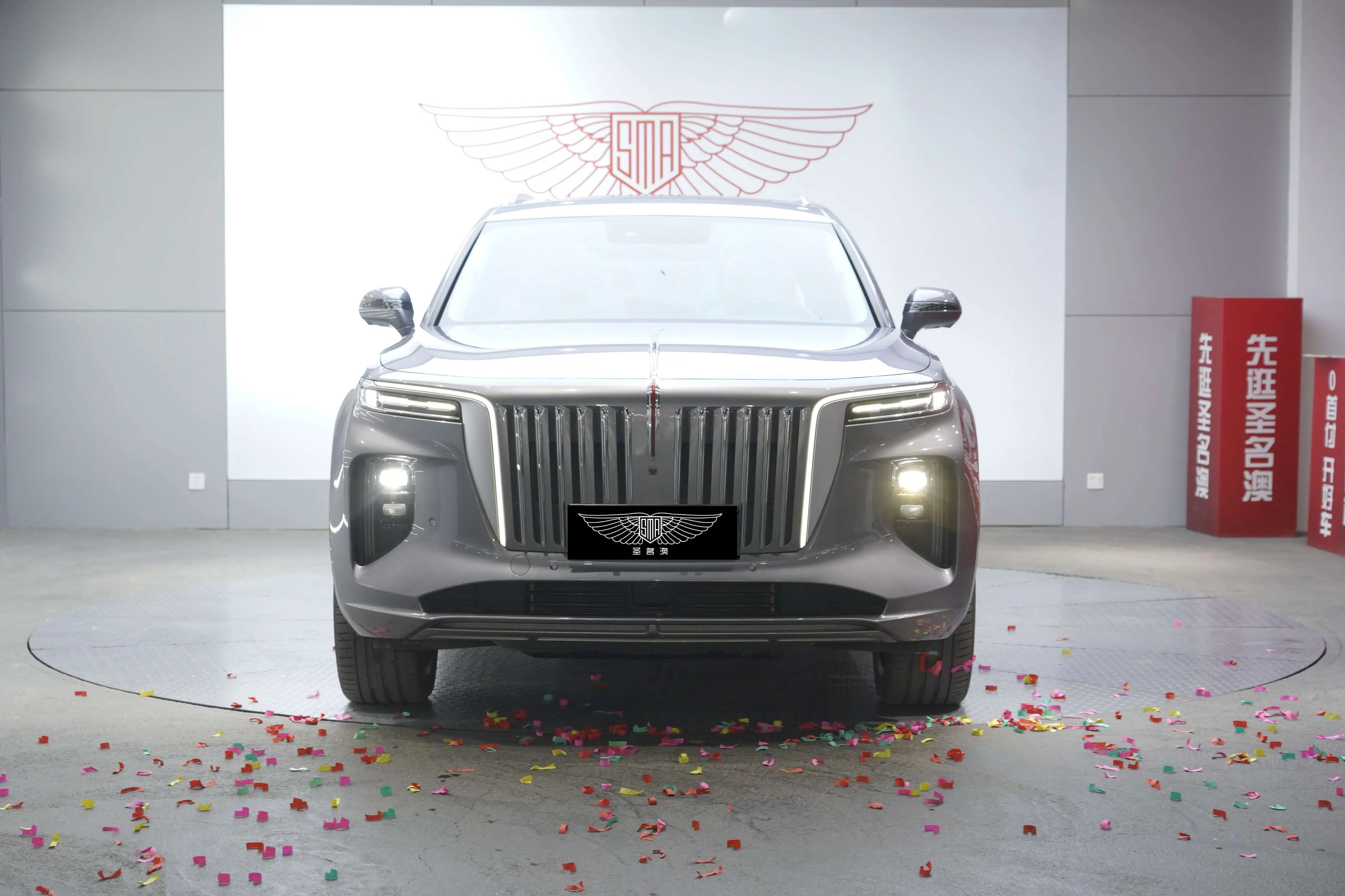 Hongqi E-HS9  из Китая