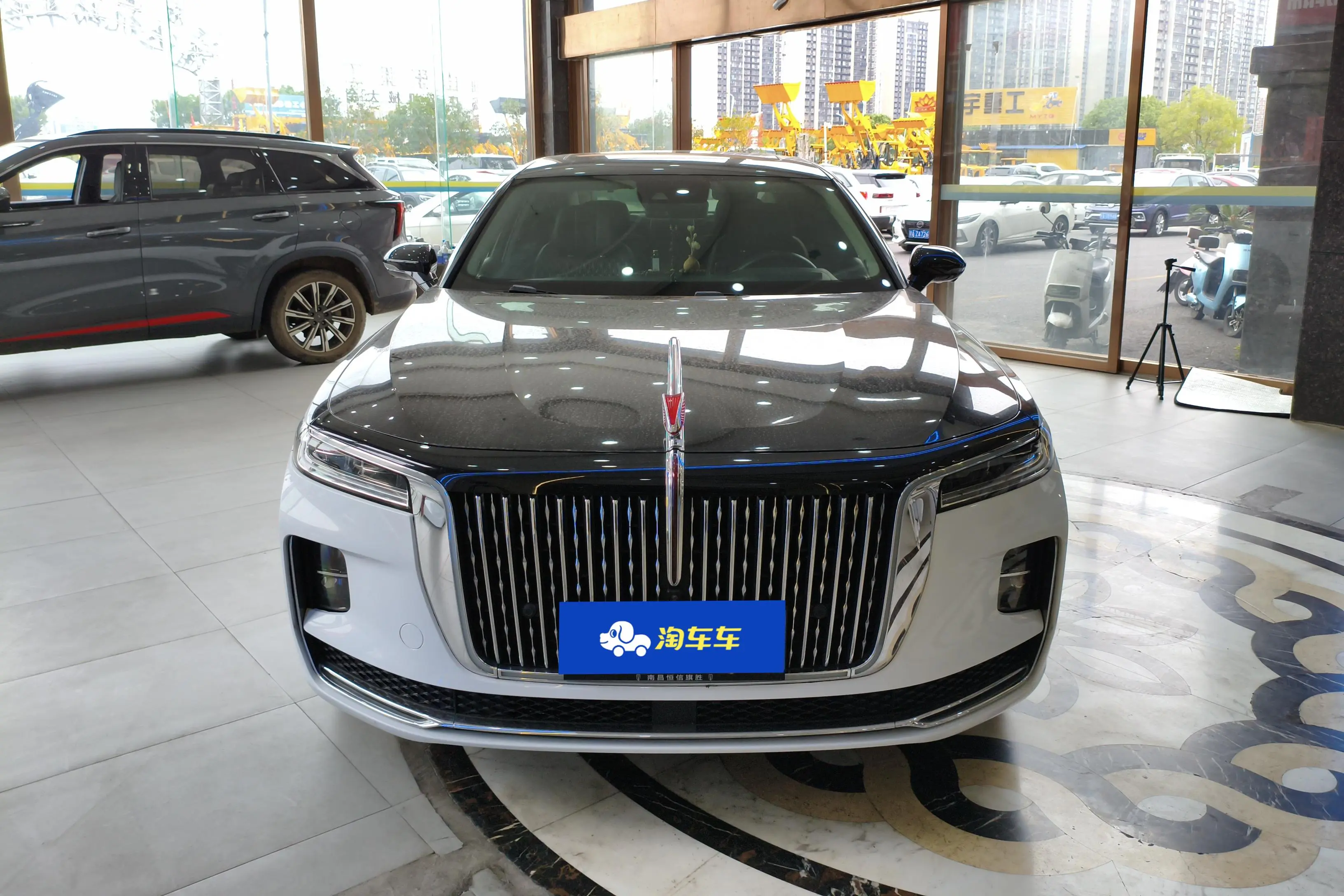 Hongqi H9  из Китая