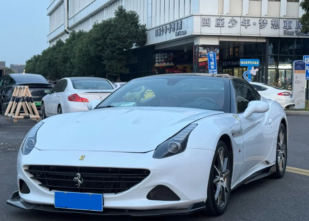 Ferrari California T  из Китая