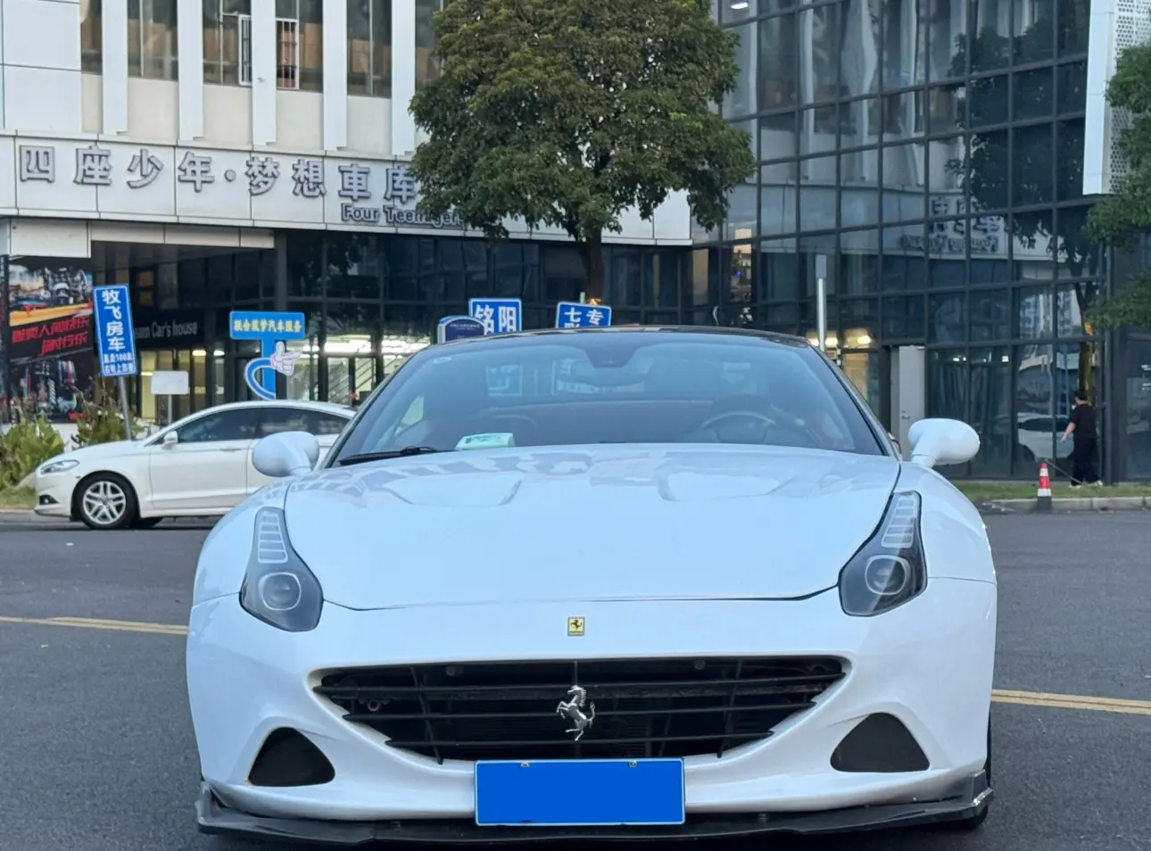 Ferrari California T  из Китая