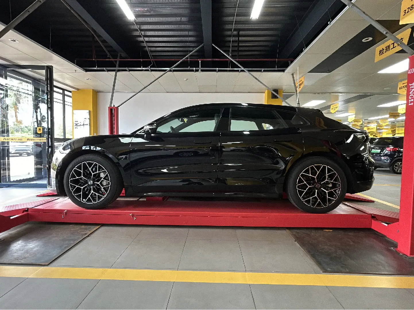 ZEEKR 001  из Китая