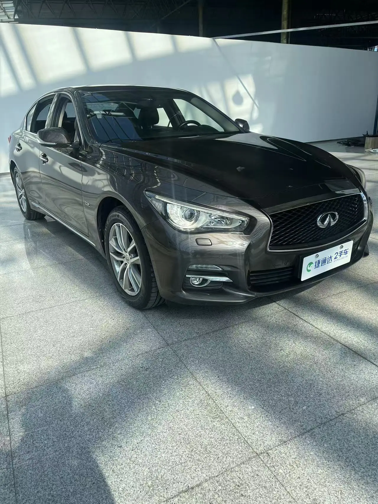 Infiniti Q50L