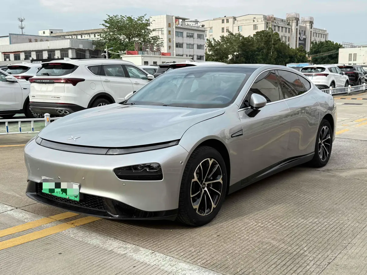 Xpeng P7  из Китая