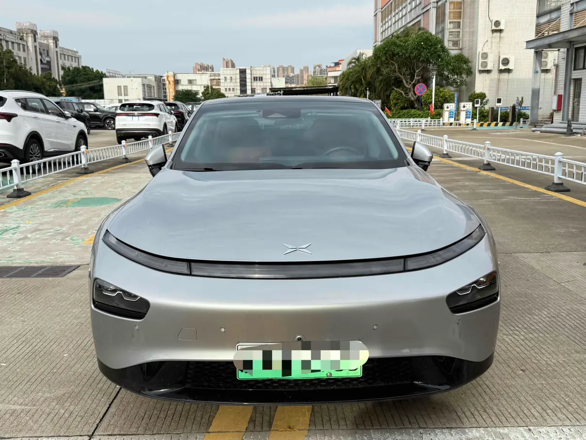 Xpeng P7  из Китая