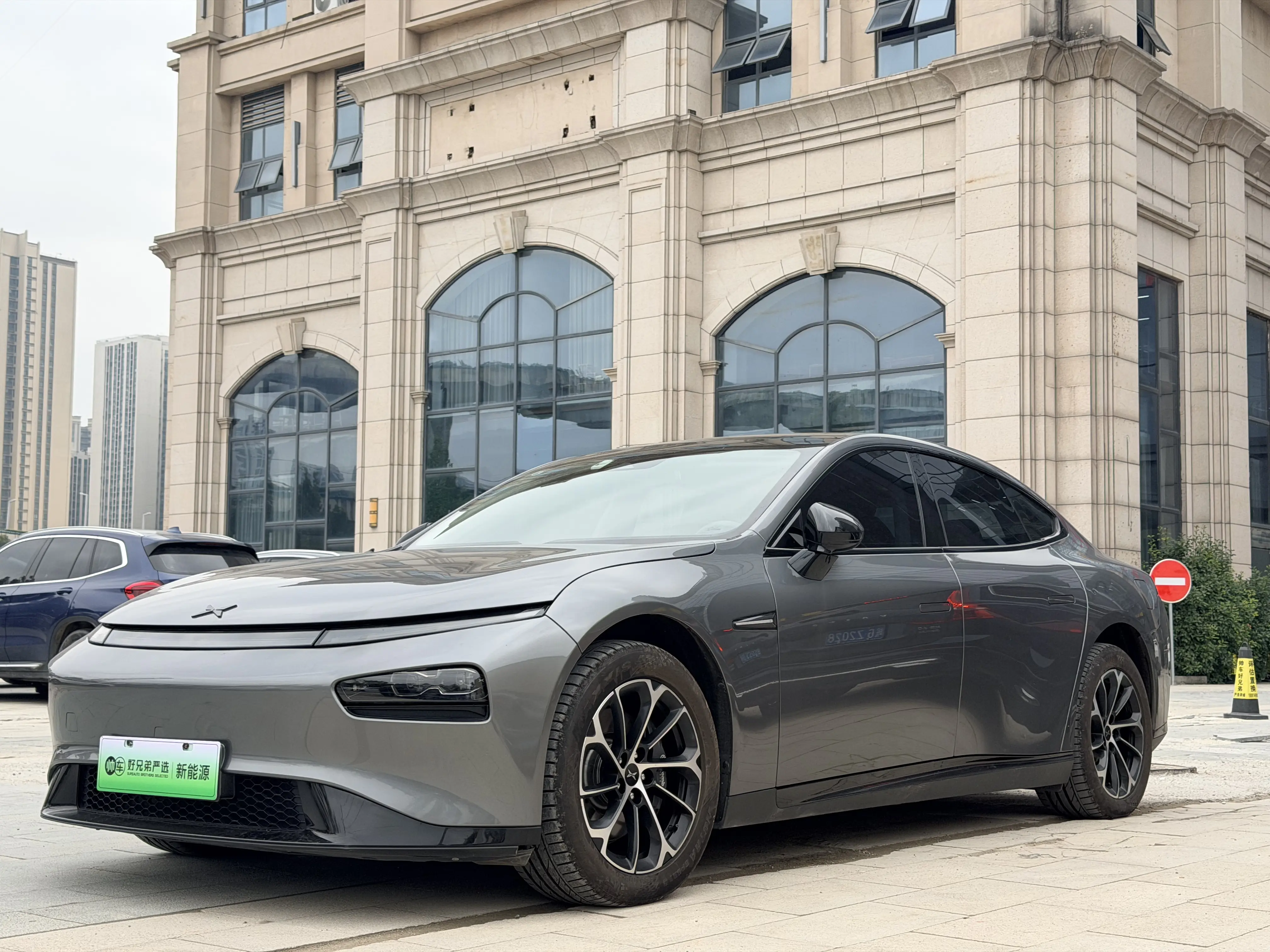 Xpeng P7  из Китая