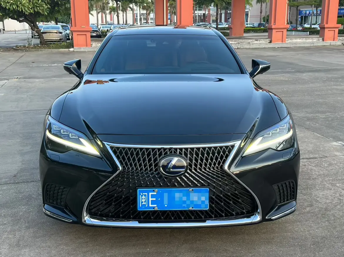 Lexus LS