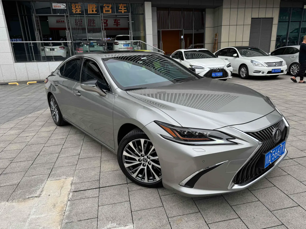Lexus ES