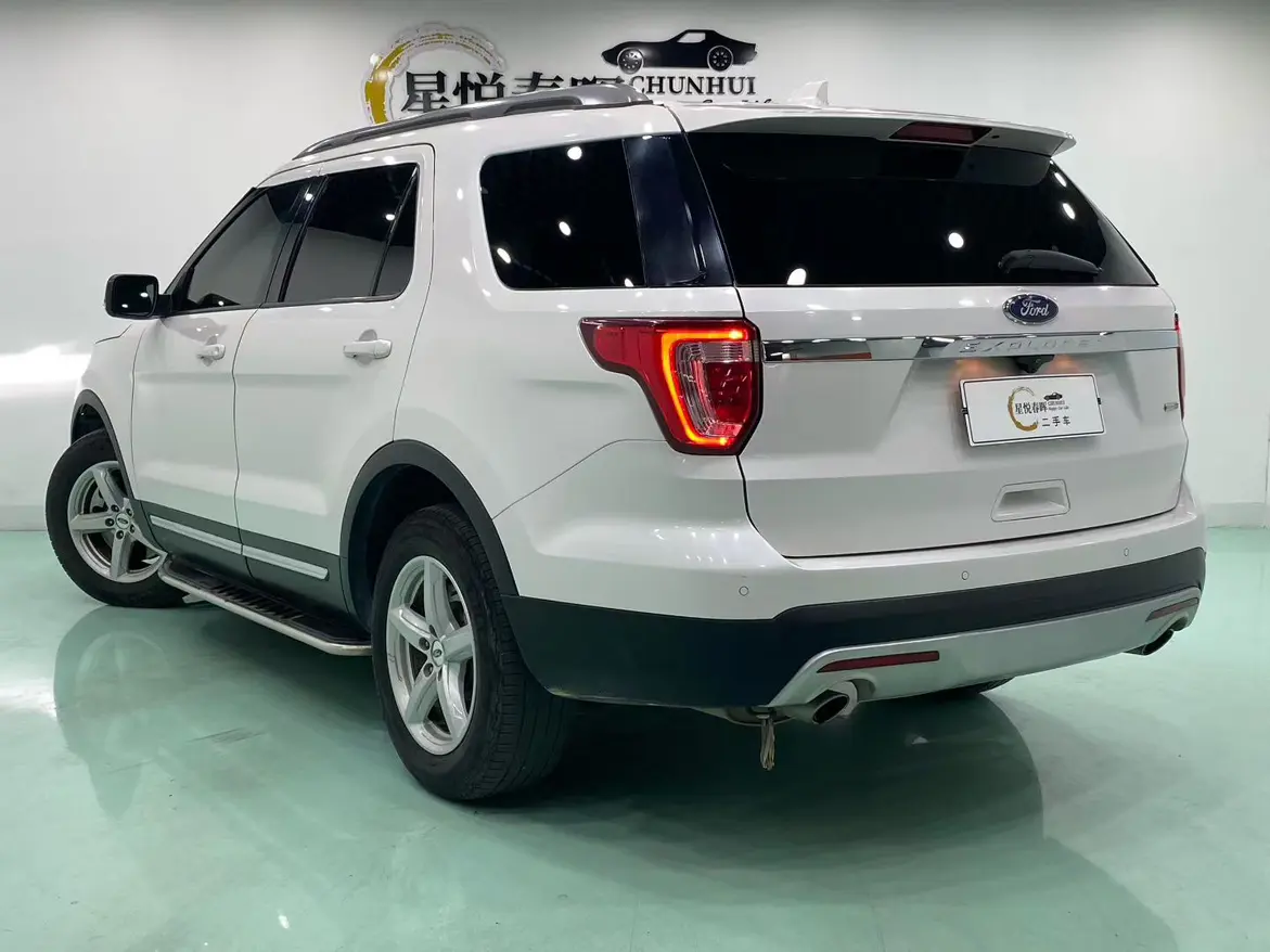 Ford Explorer (imported)