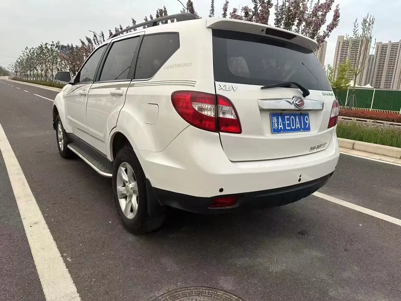 Lu Feng Landwind X8
