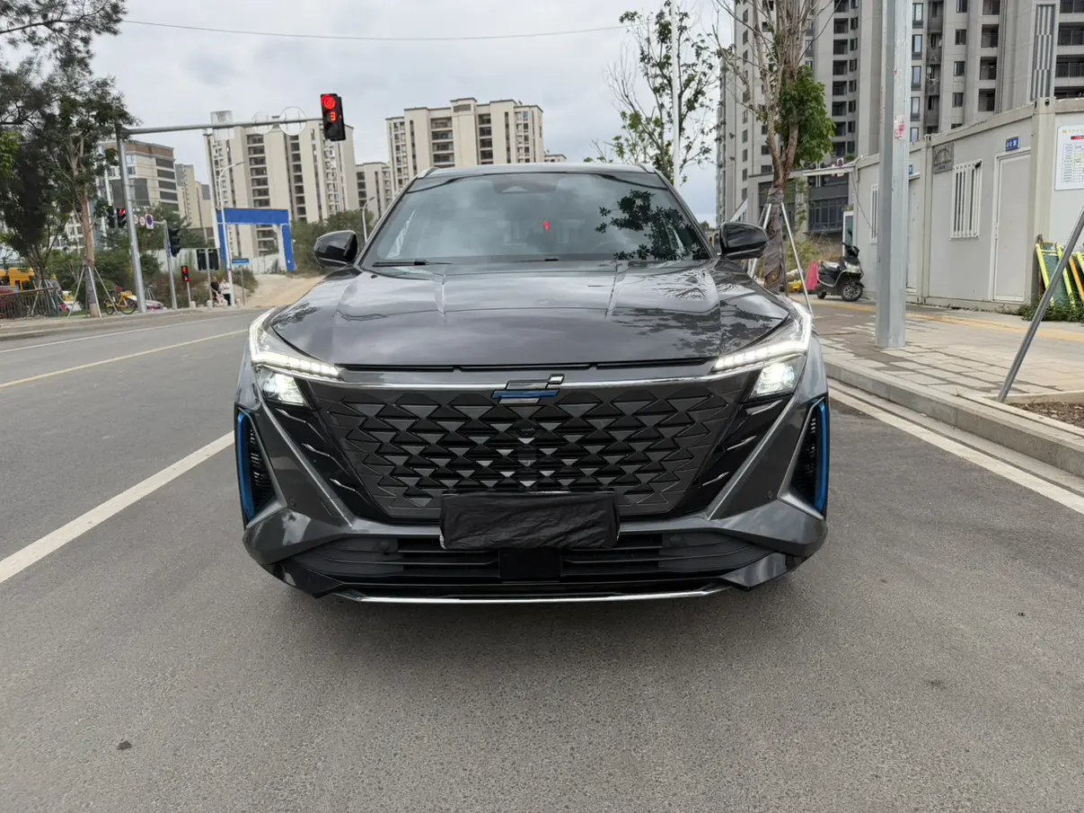 Oshan Changan Auchan Z6