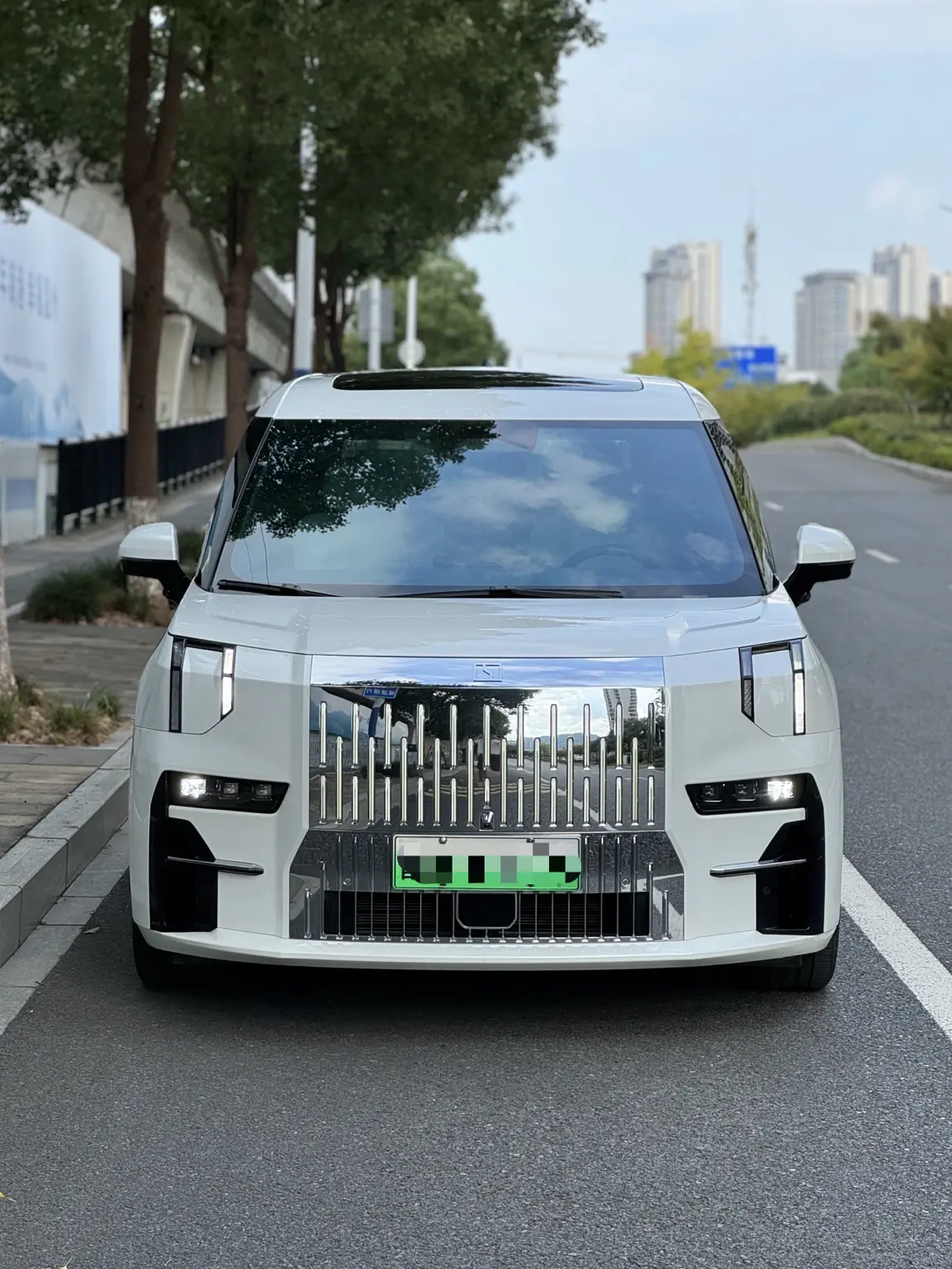 ZEEKR 009  из Китая