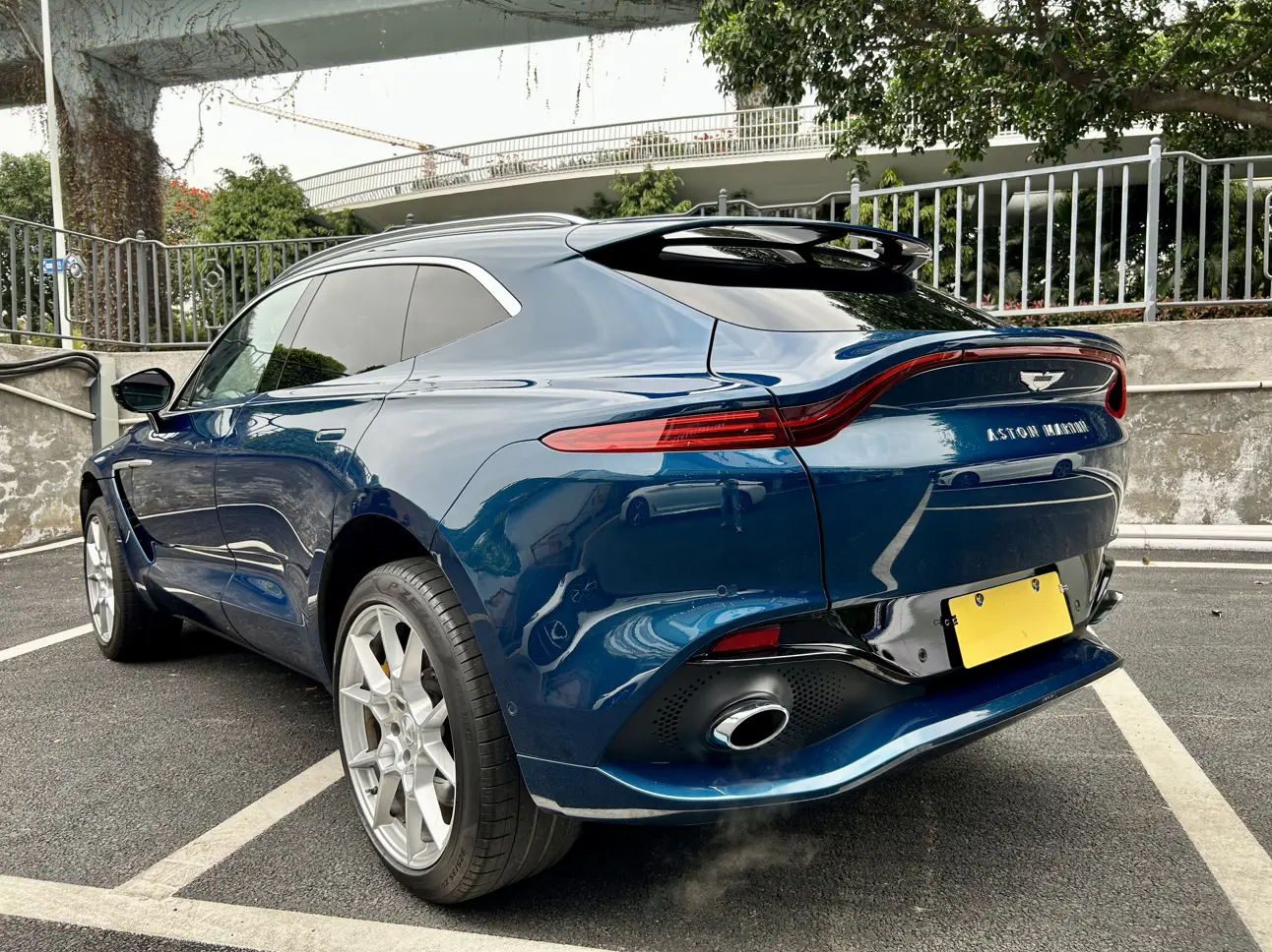 Aston Martin DBX