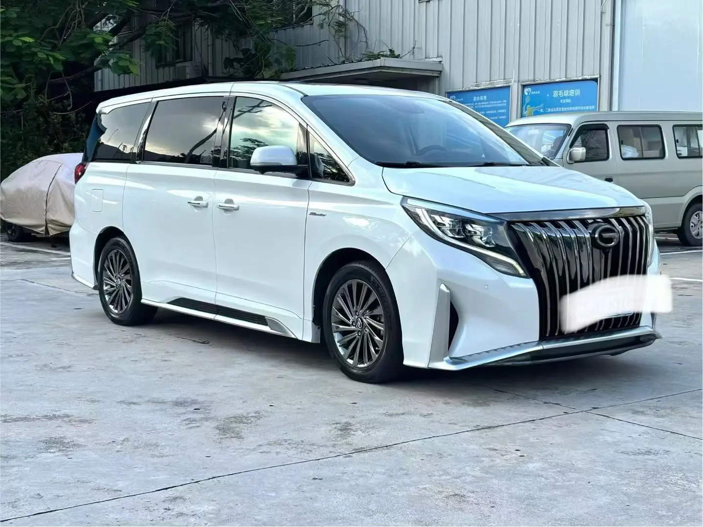 GAC Trumpchi M8  из Китая