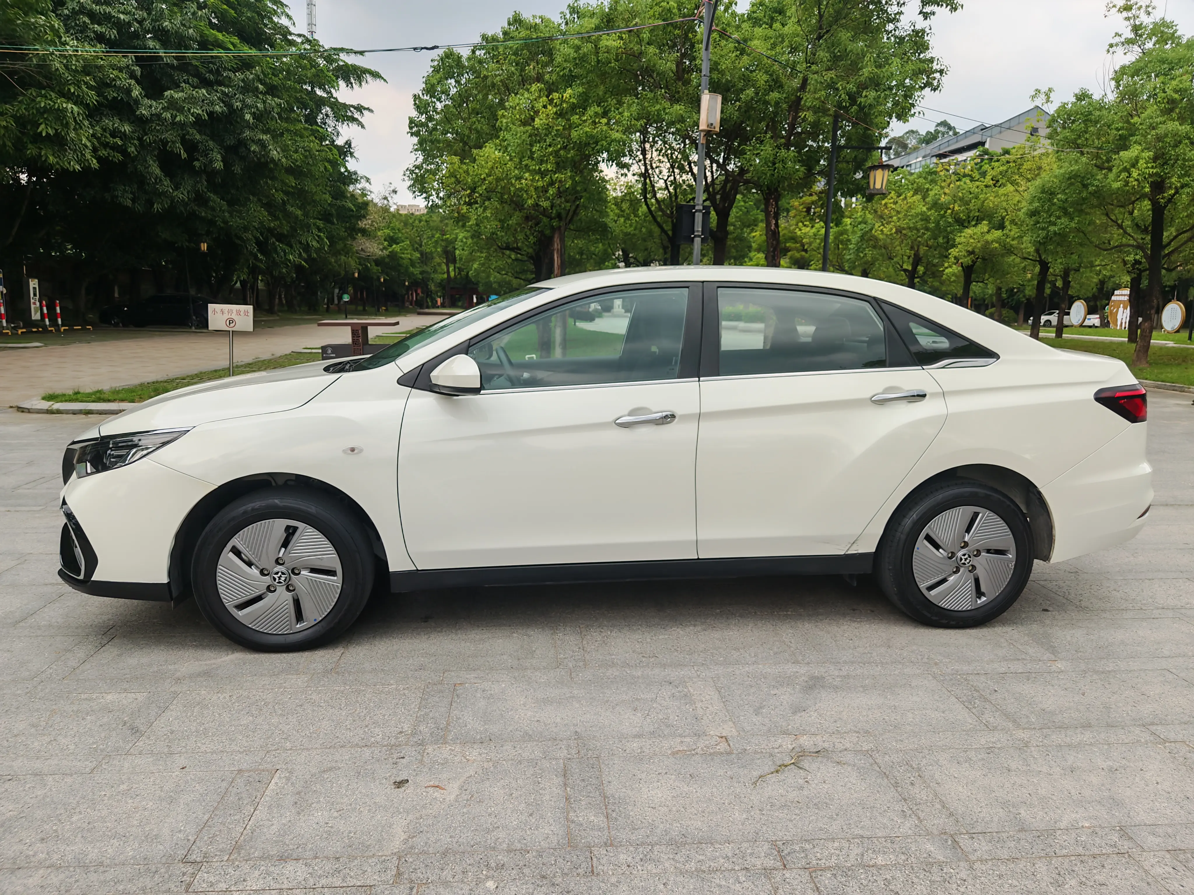 Kai Chen Venucia D60 EV