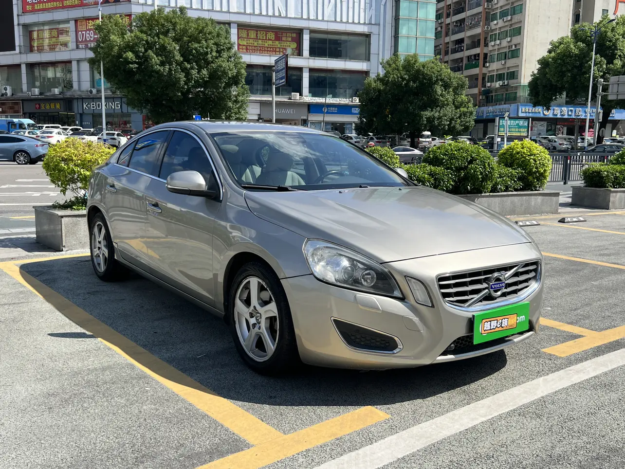 Volvo S60 (imported)