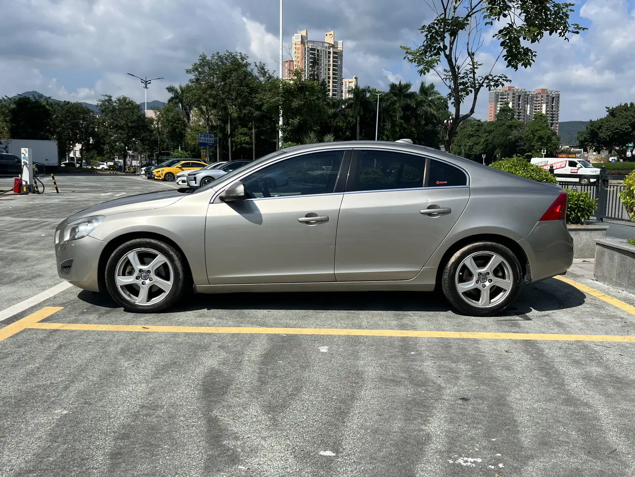 Volvo S60 (imported)
