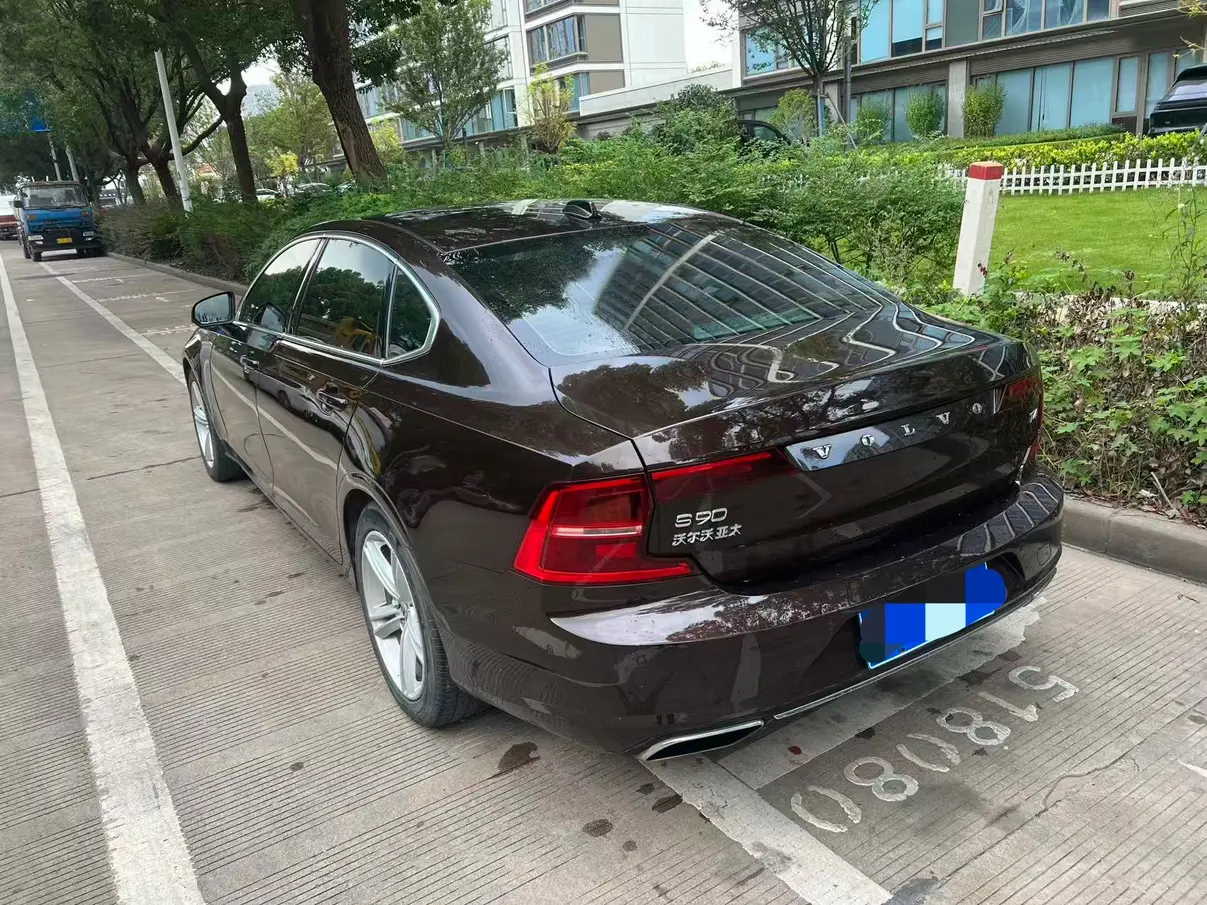 Volvo S90