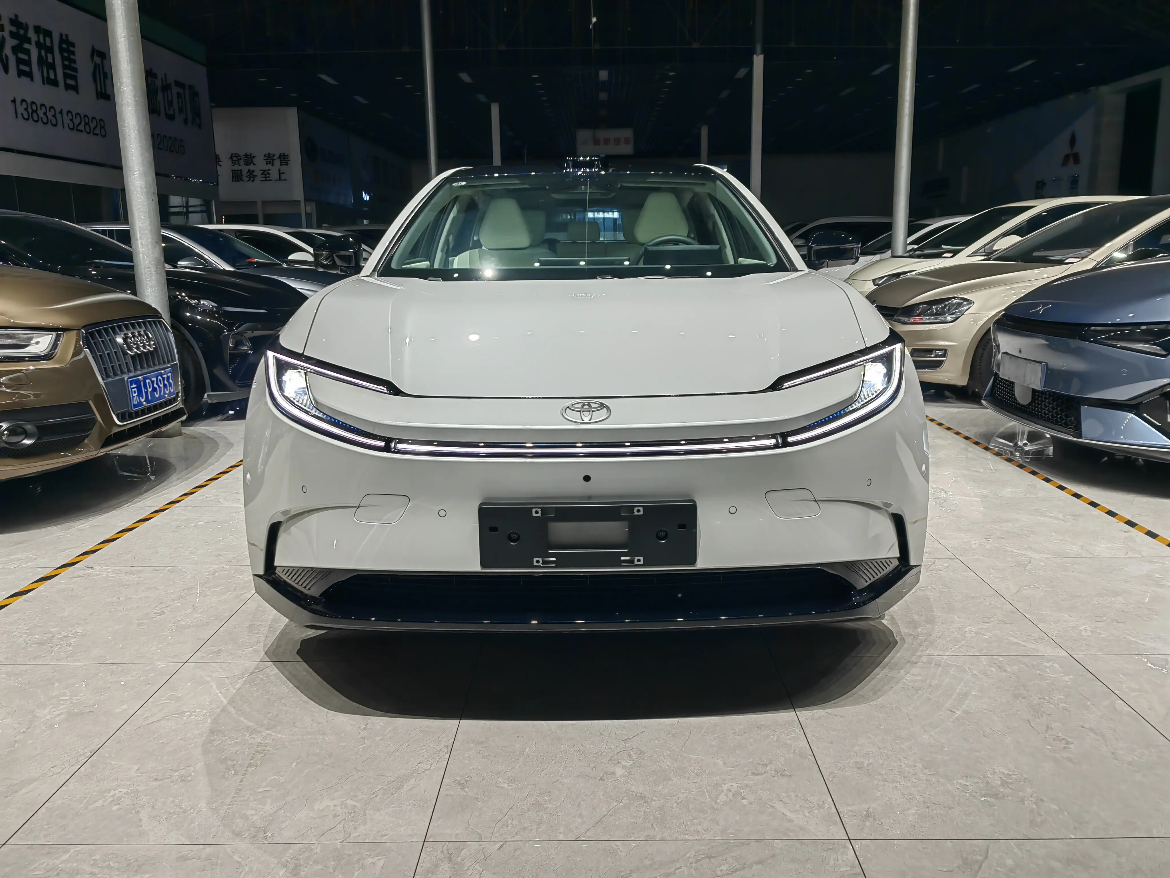 Toyota bZ5  из Китая