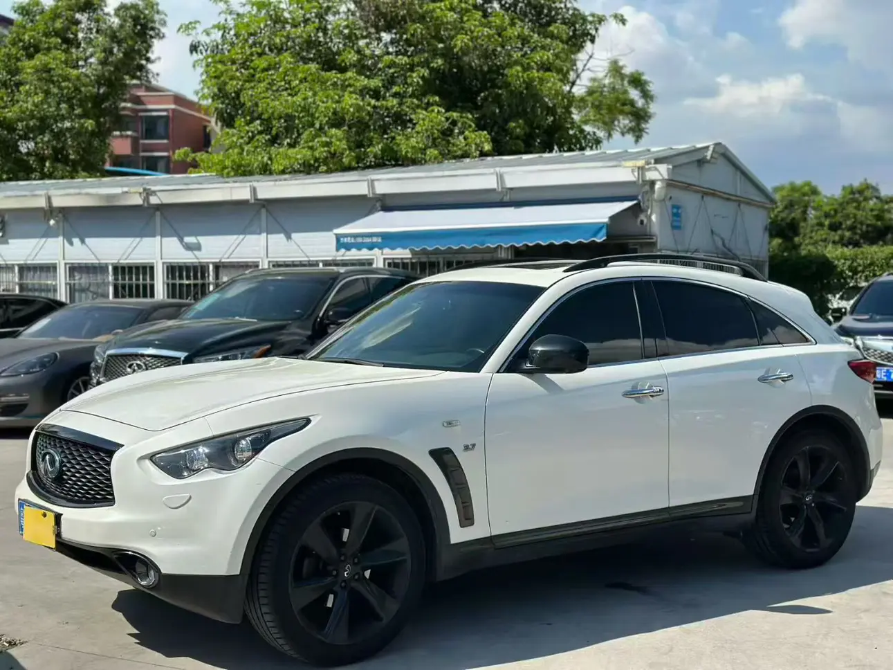 Infiniti QX70