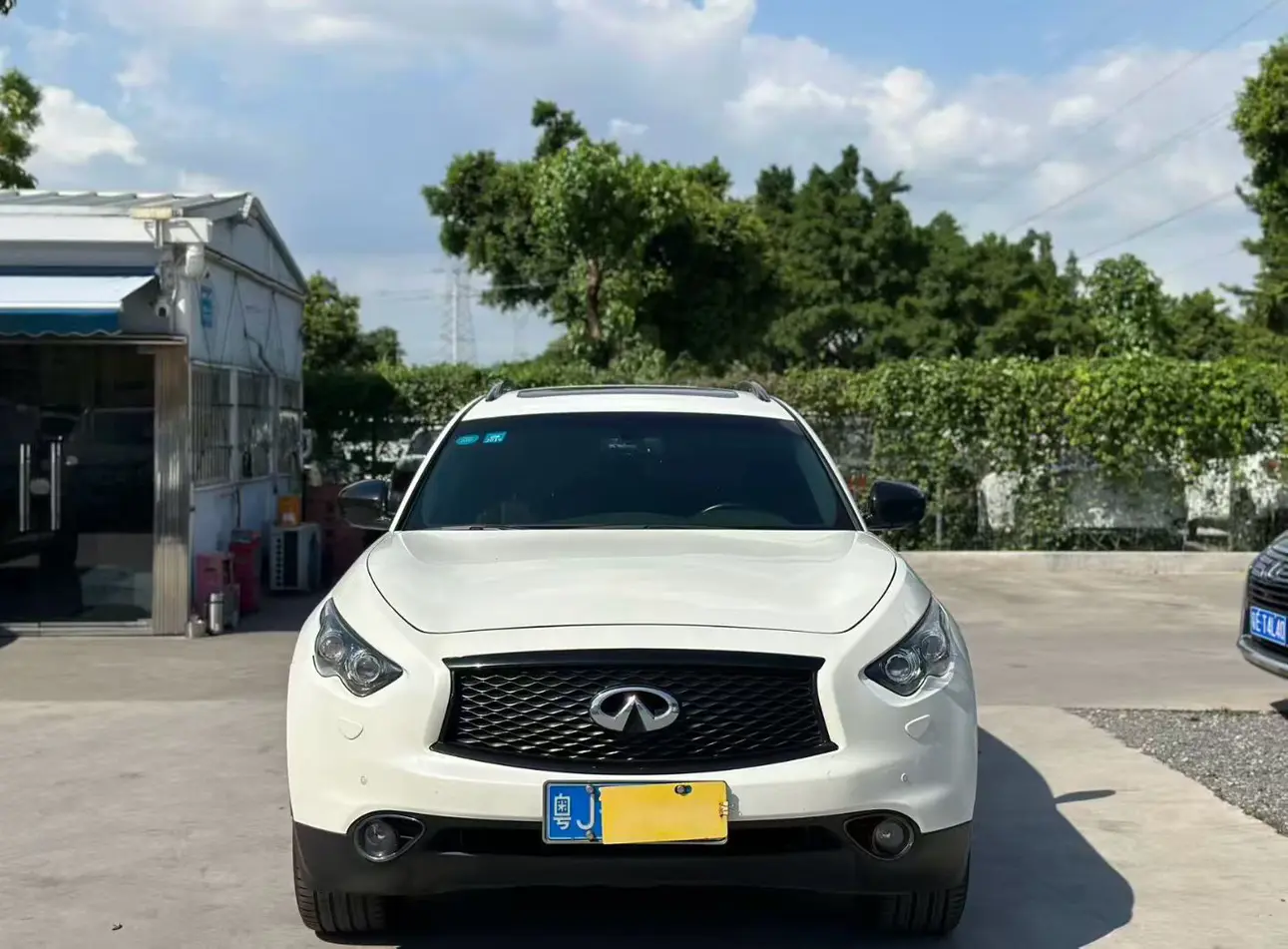 Infiniti QX70
