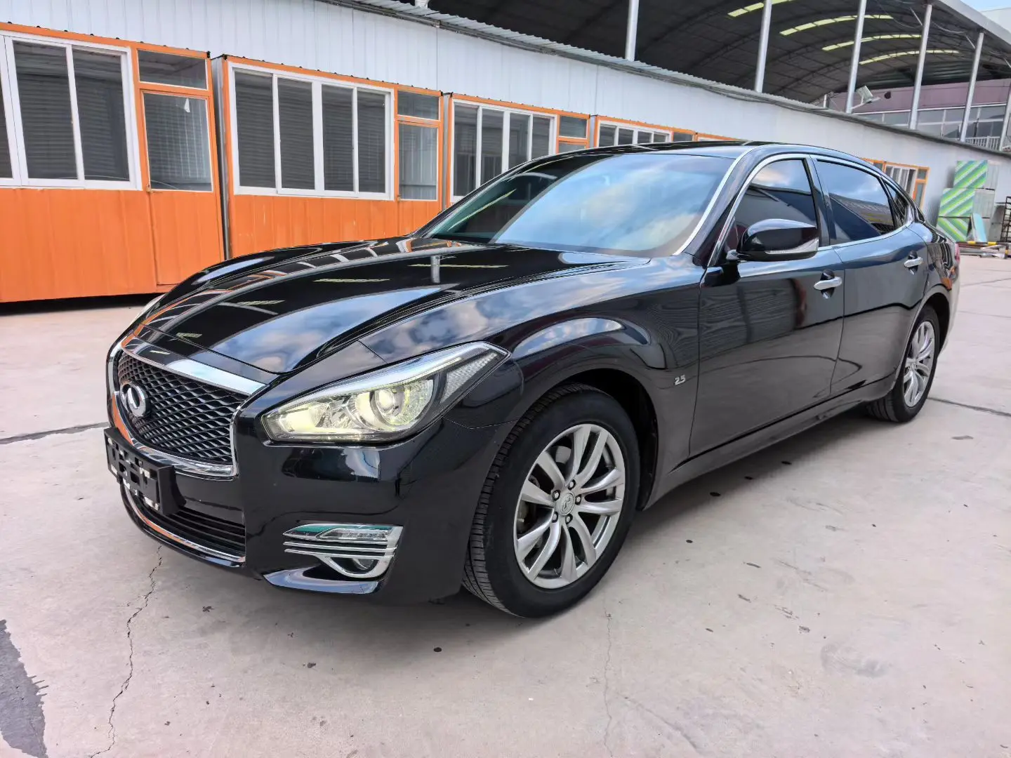 Infiniti Q70