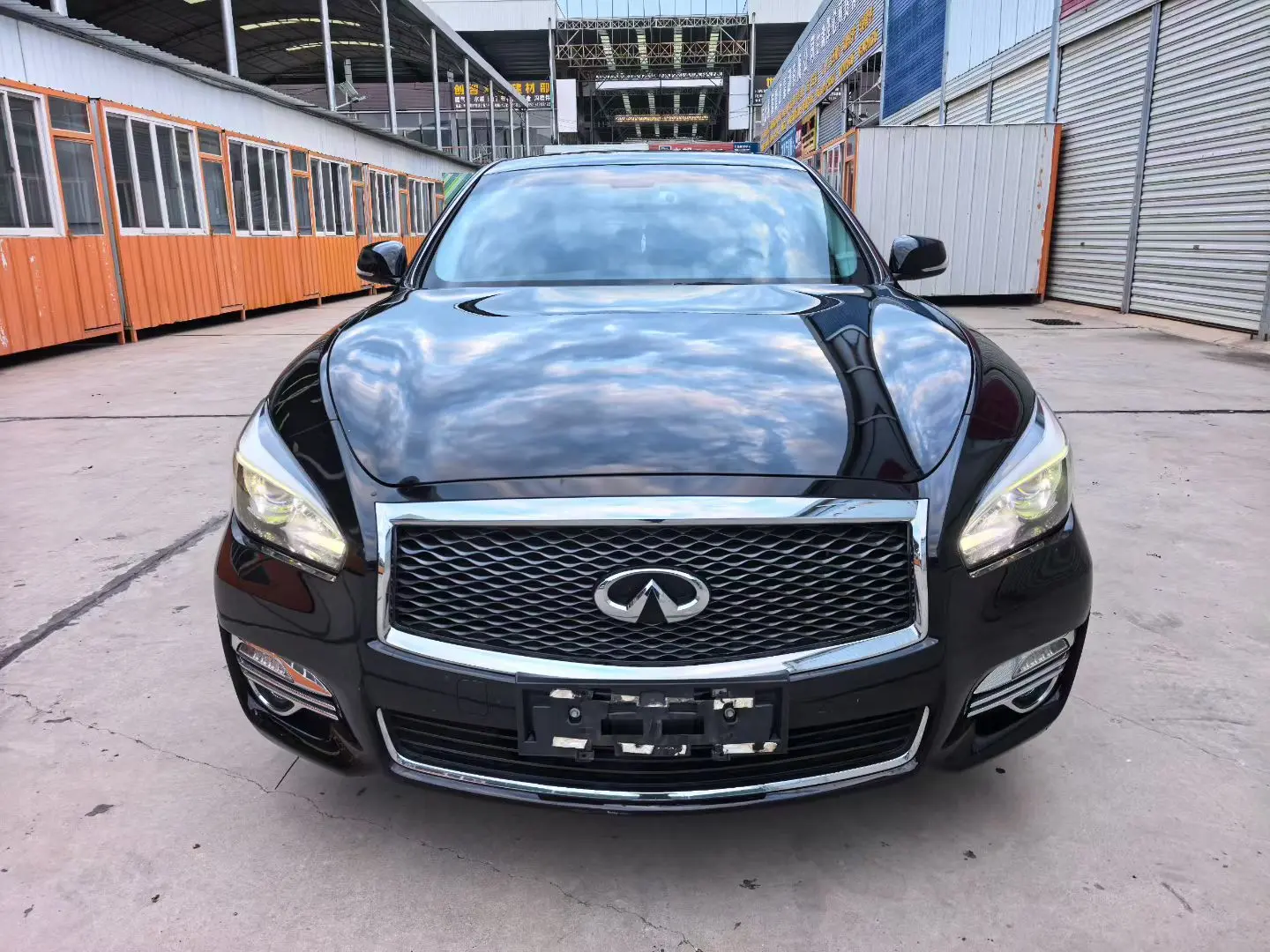 Infiniti Q70