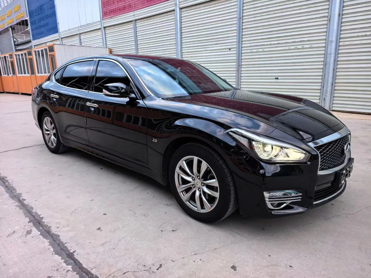 Infiniti Q70